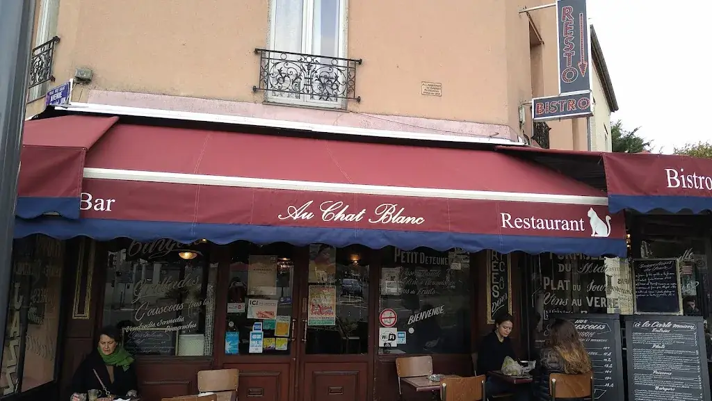 Le Chat Blanc restaurant in Lilas