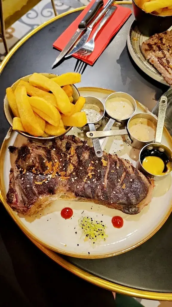 Lura Johanson_Le KB_Kremlin-Bicêtre_review