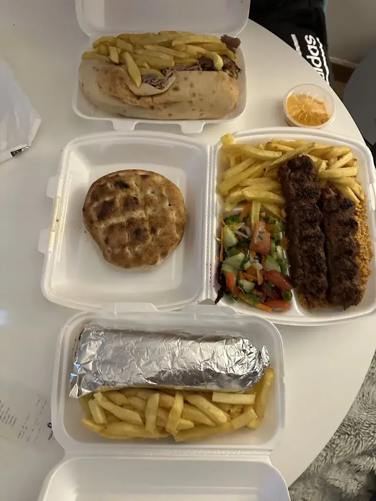 Chloe L_Le Pacha_Kremlin-Bicêtre_review