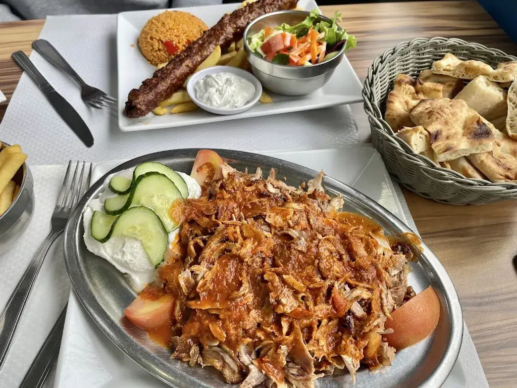 Le Pacha_Kremlin-Bicêtre_slider_image_3