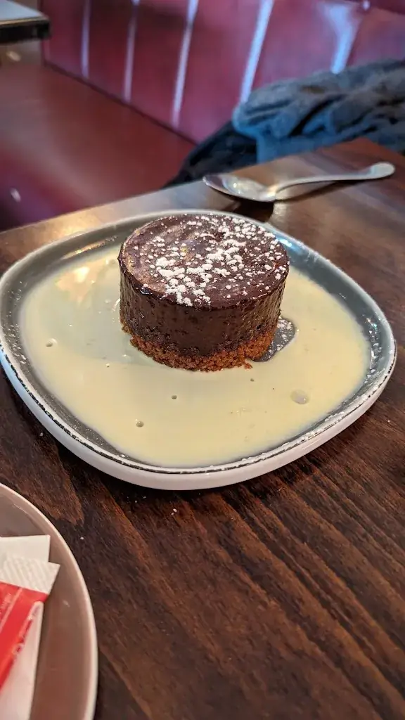 Ahmed Lazreg_La Comète_Kremlin-Bicêtre_review