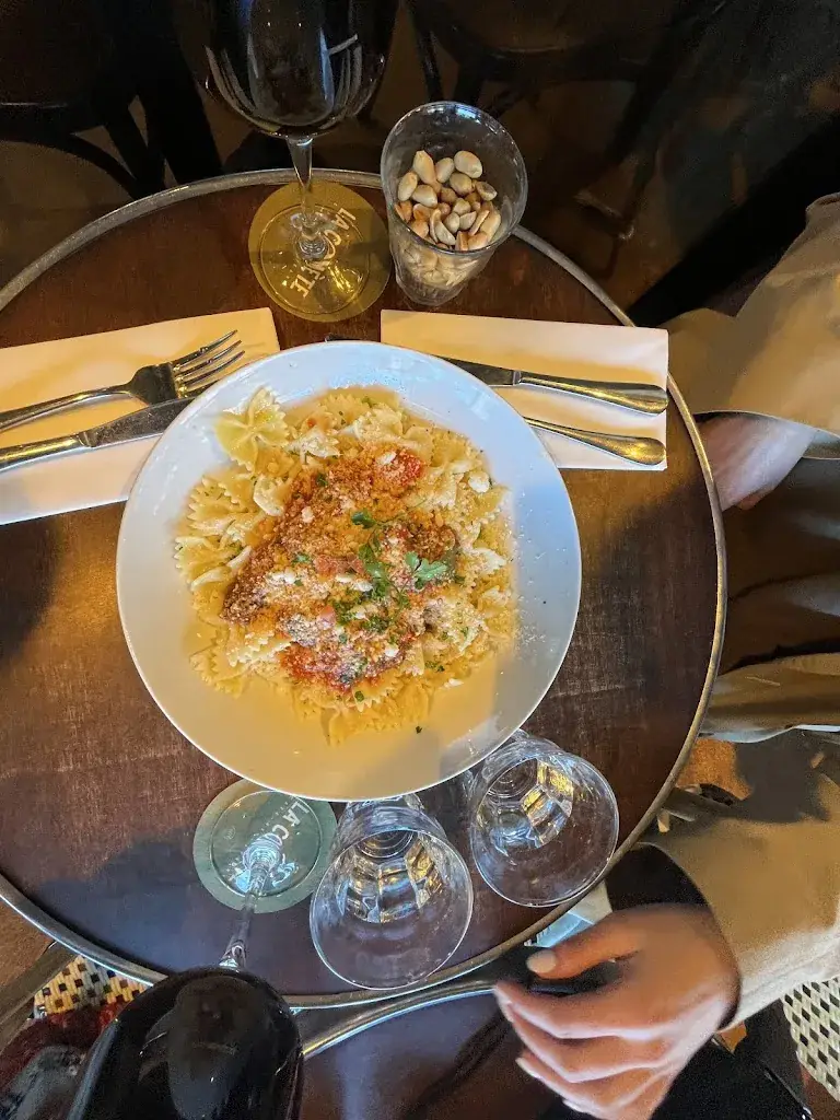 Maddy Thompson_La Comète_Kremlin-Bicêtre_review