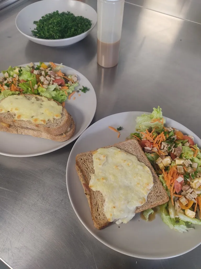 L Atypik Restaurant_Montfaucon-en-Velay_slider_image_2