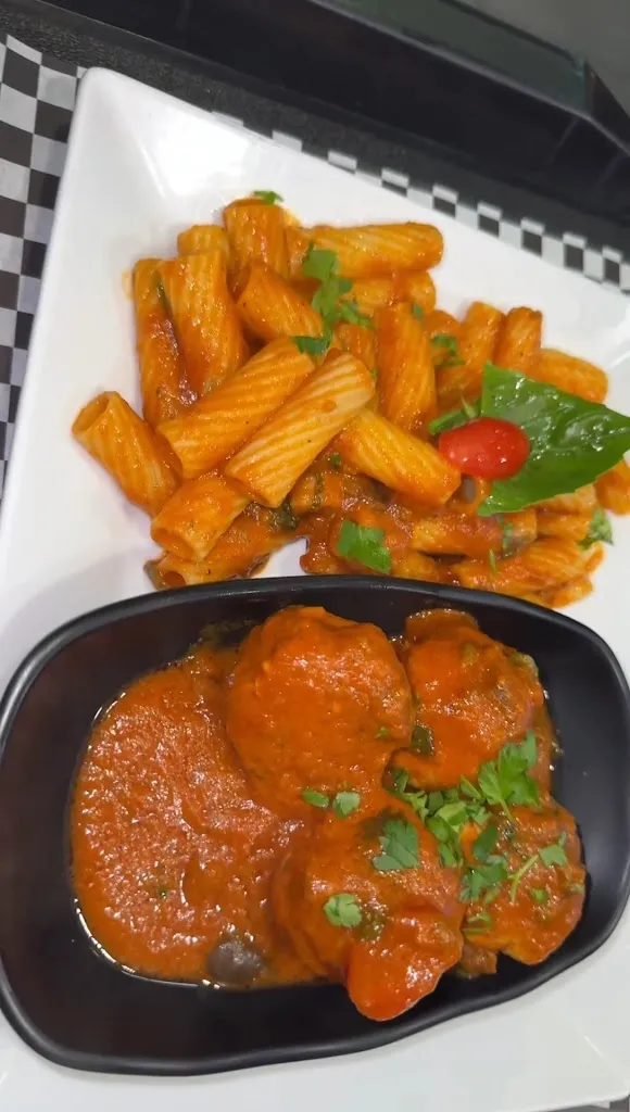 Le Why Not_Kremlin-Bicêtre_slider_image_2