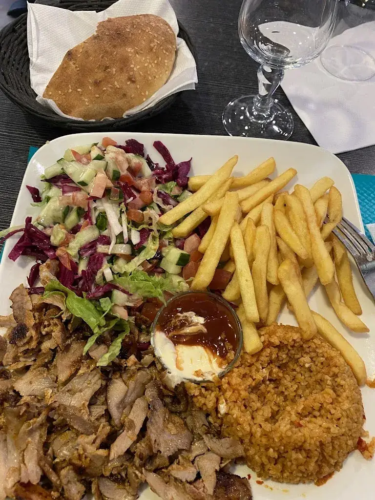 Tina Wang_O'Zaman_Kremlin-Bicêtre_review