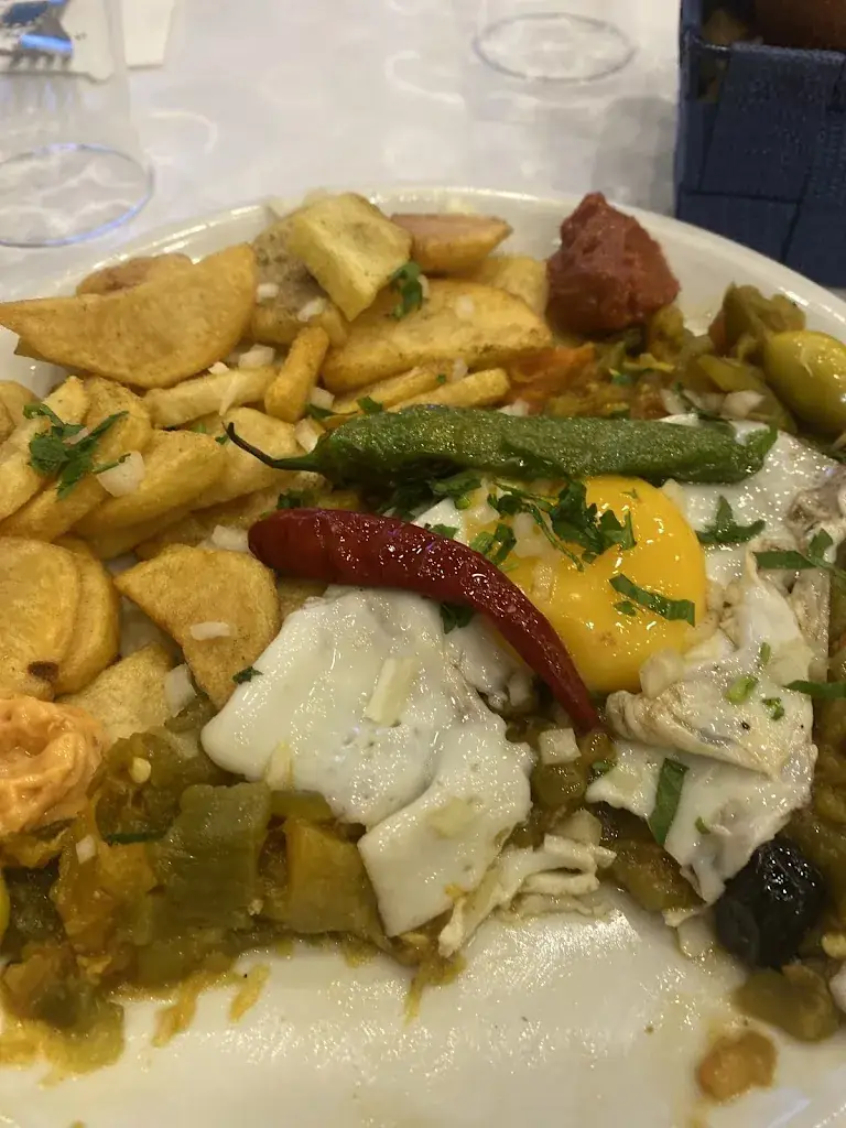 Mohamed Chouchene_La Porte de Carthage_Kremlin-Bicêtre_review