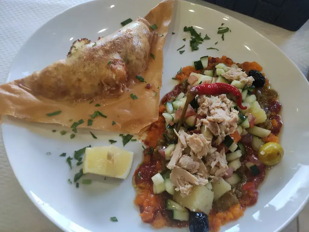 Romdhane Denguezli_La Porte de Carthage_Kremlin-Bicêtre_review