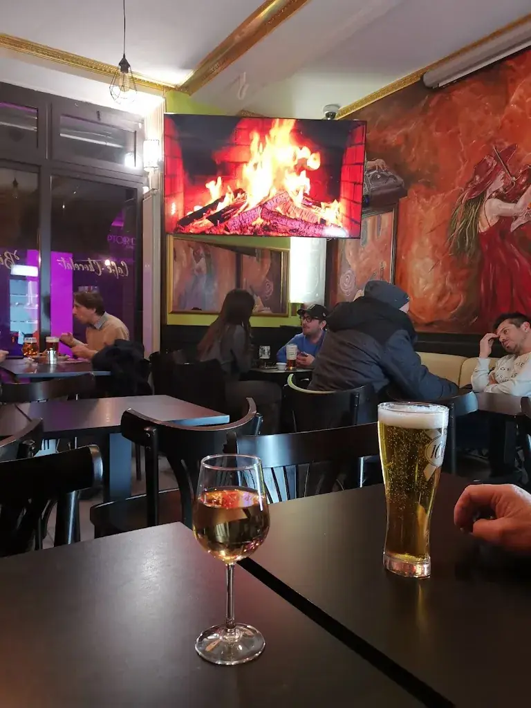 ann cowperthwaite_L'Amandine _Kremlin-Bicêtre_review