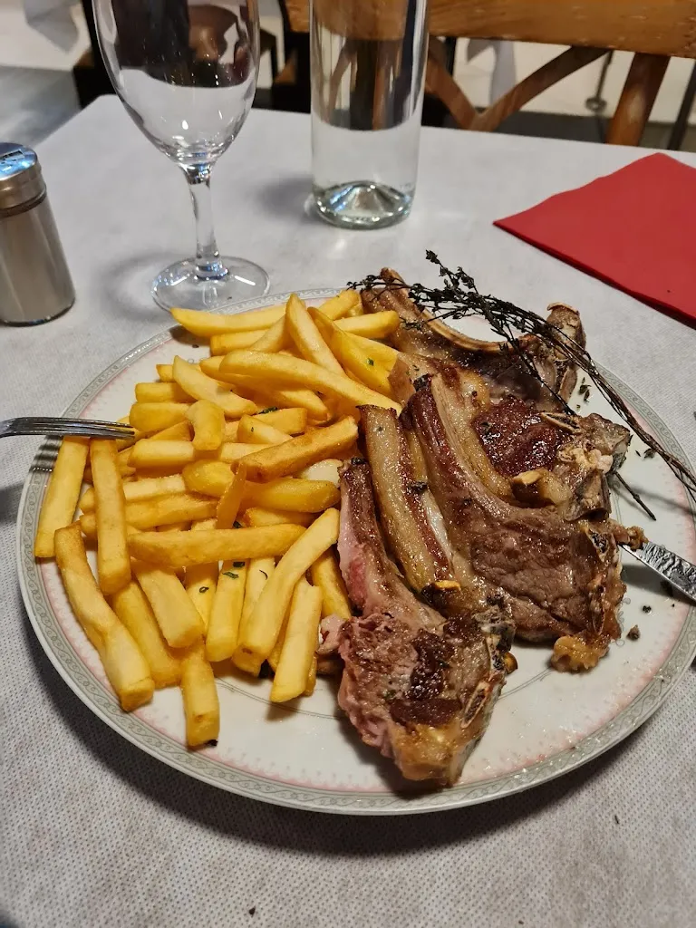 Marie Claude Trafiquant_La Verrière Danton_Kremlin-Bicêtre_review