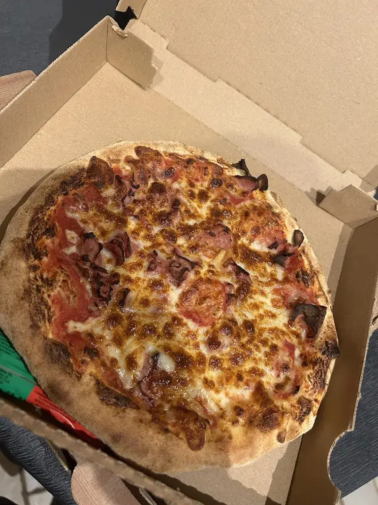 Laura SCFFR_Pizza Land Longnes_Longnes_review