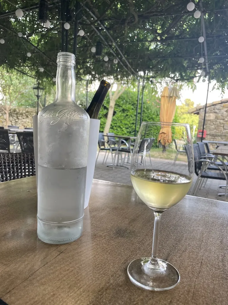 Mike Hopstaken_La tribü Restaurant_Félines_reseña