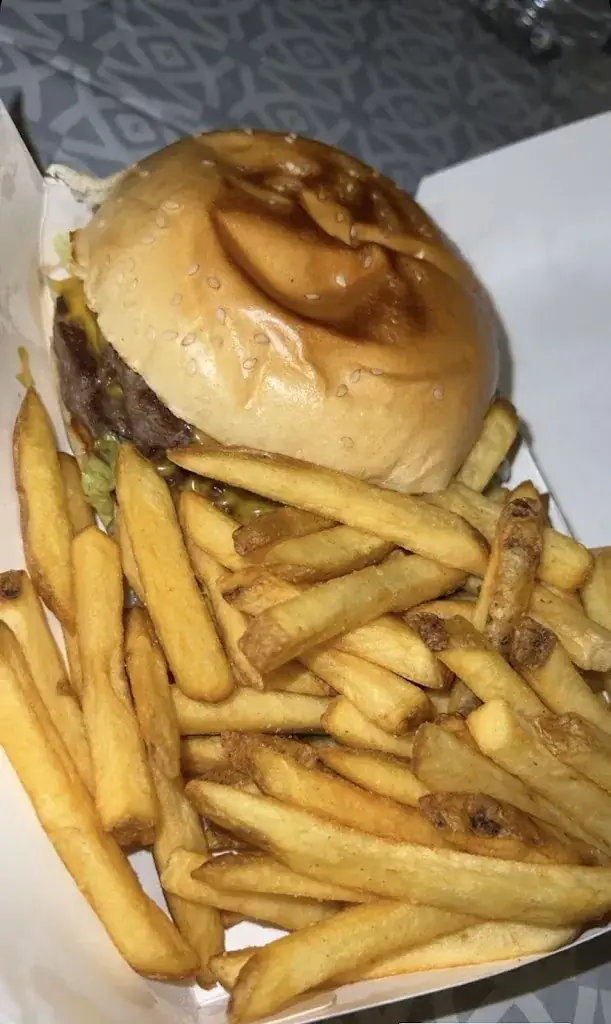 Menu_50th Street Burger_Louvres_image_6