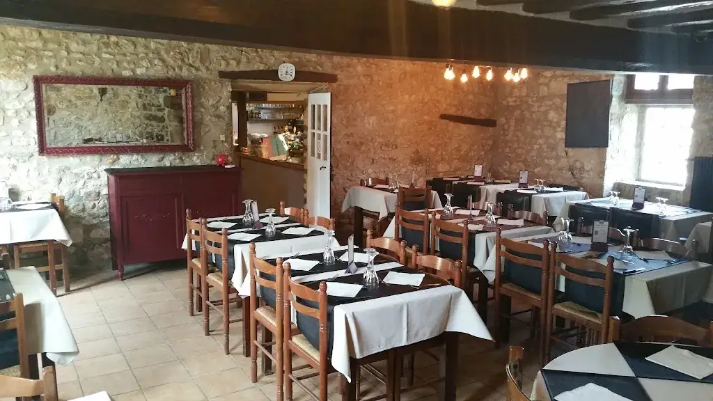 Auberge Du Bocage restaurant in Dormelles