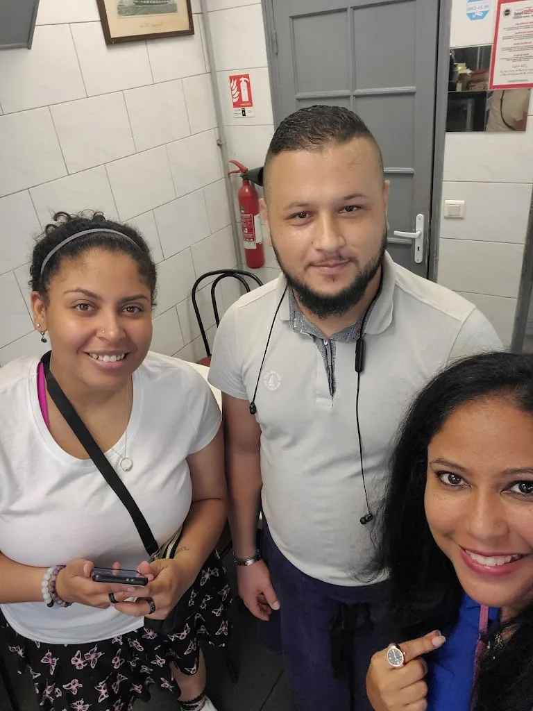 C Smith_Restaurant Nassim_Courneuve_review