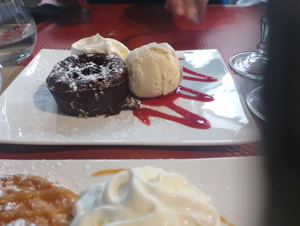 Michael Tardy_L'Helvetia_Serrières_review