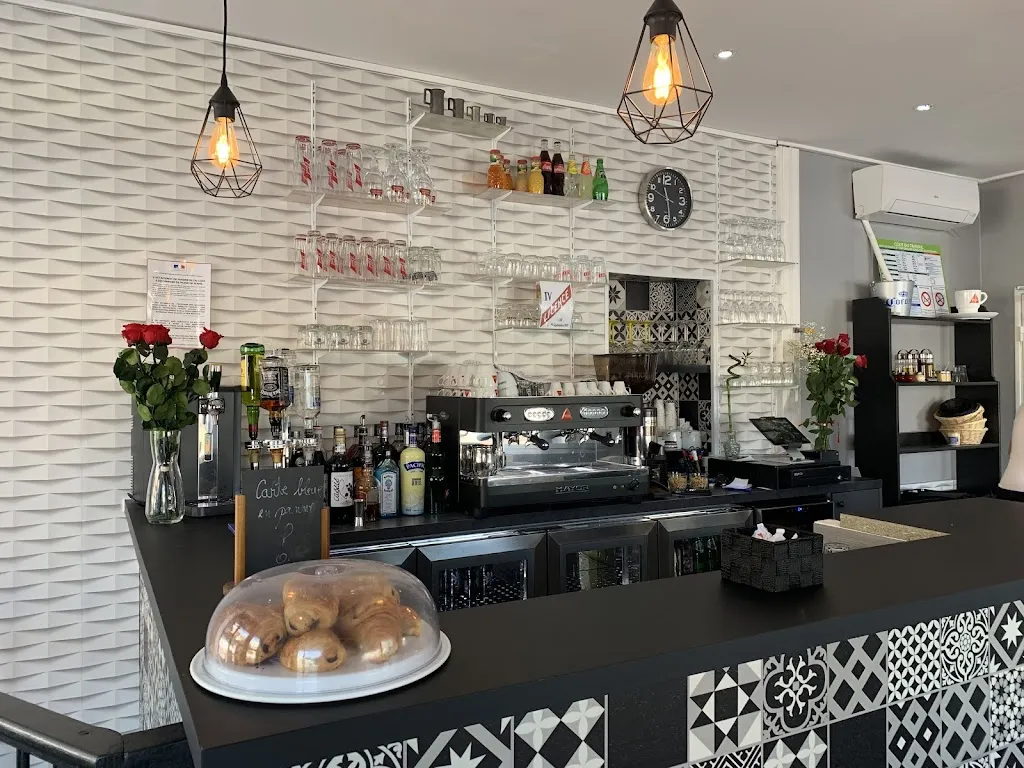 Les Deux Copines restaurant in Courneuve