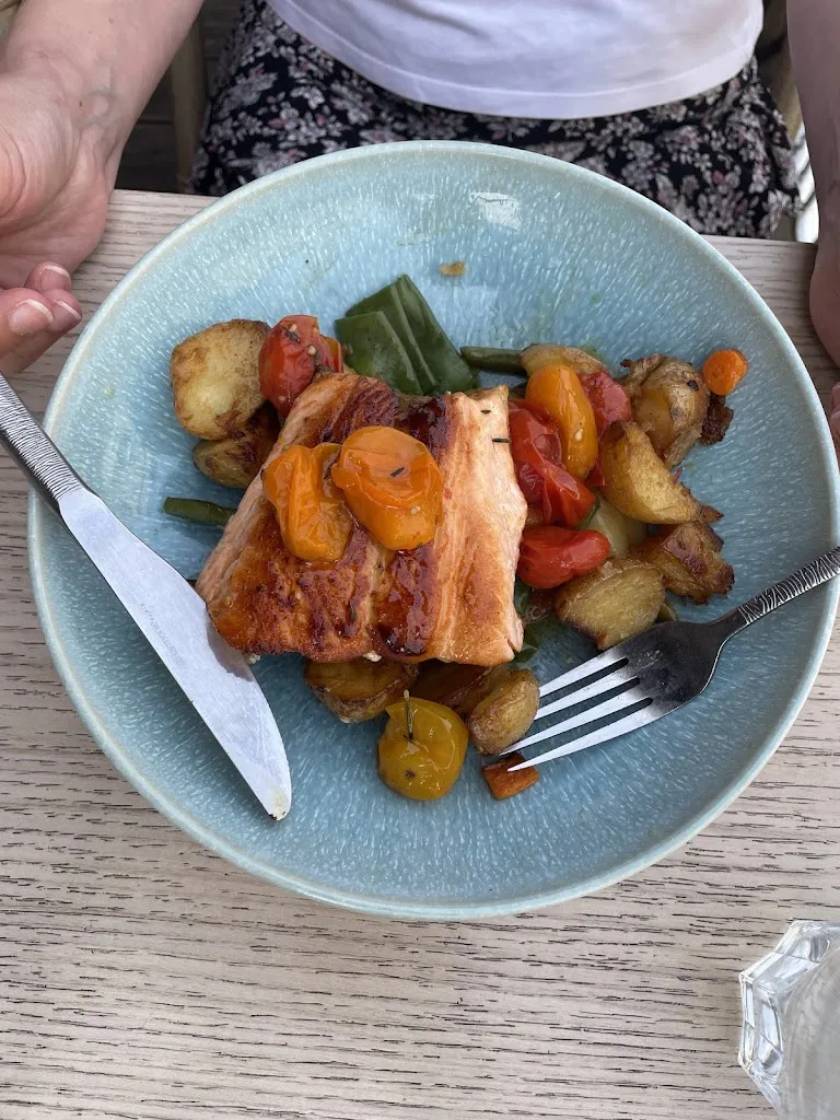 Samuel Antonov_2Rivages Restaurant Bouillon_Maisons-Laffitte_review