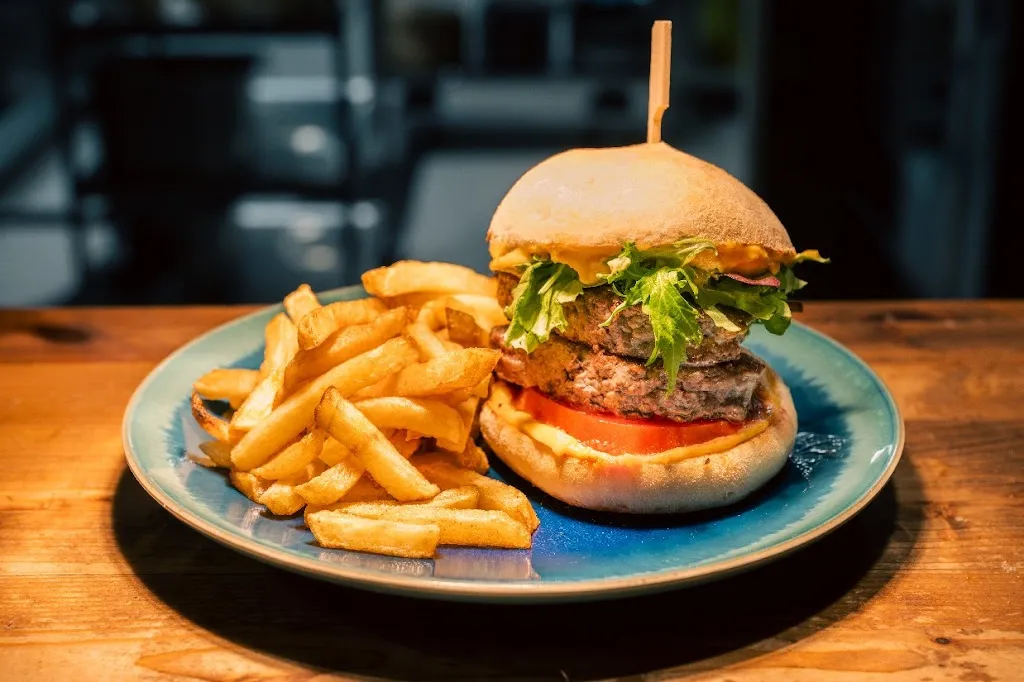 UNI Décines - Restaurant & Bar_Décines-Charpieu_slider_image_3