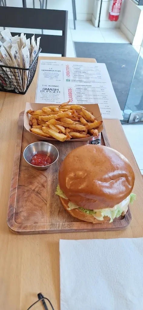 J Buis_Maréchal Burger Luzarches_Luzarches_review