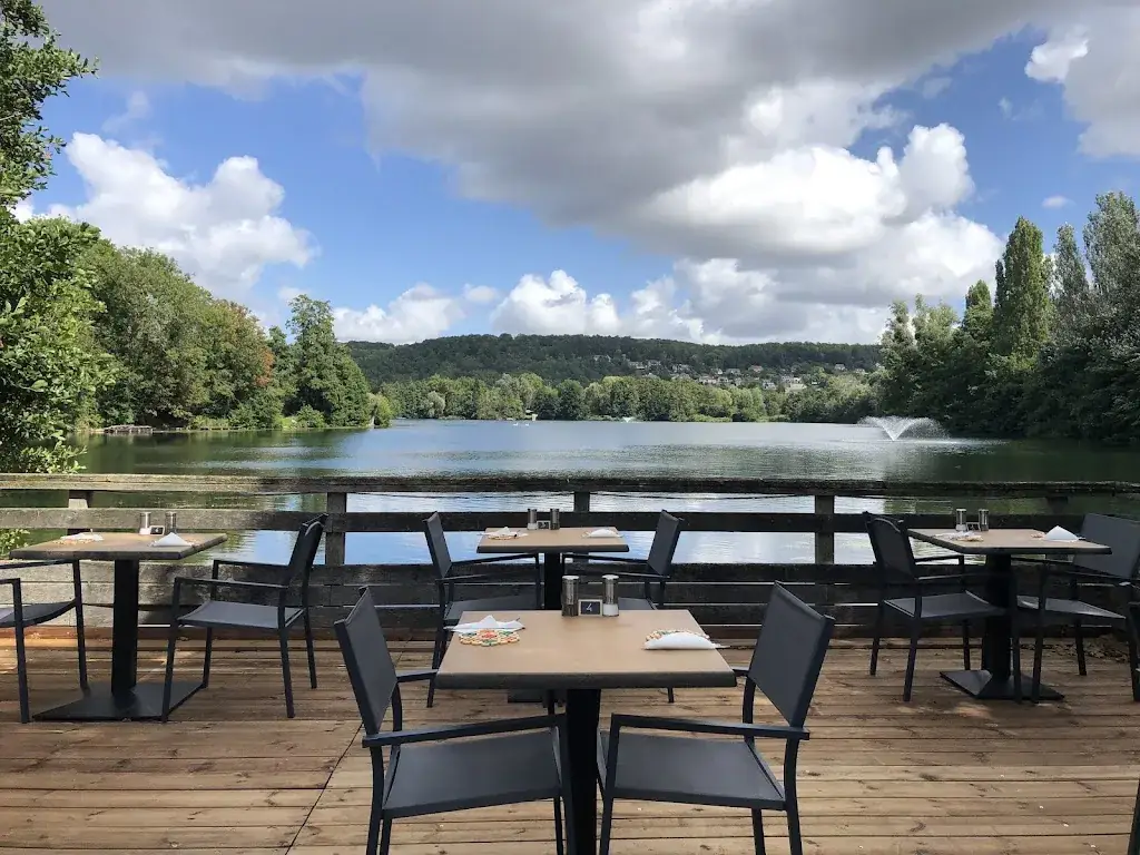 Quai du Lac restaurant in Mantes-la-Jolie