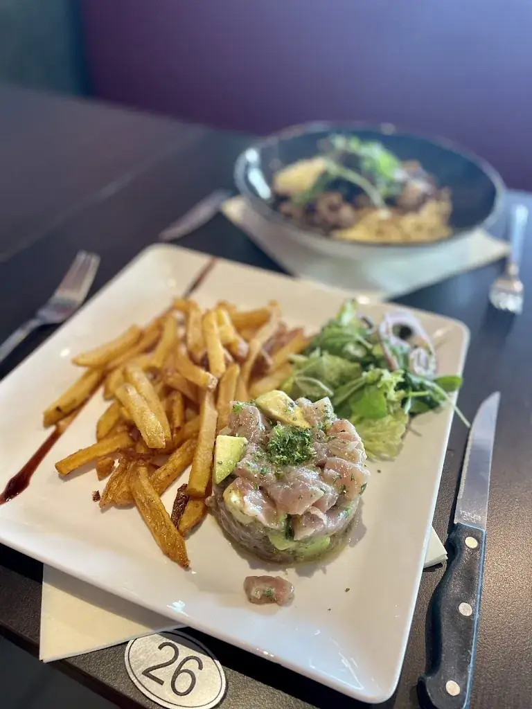 Ines Selka_LE SALENGRO_Mantes-la-Ville_review