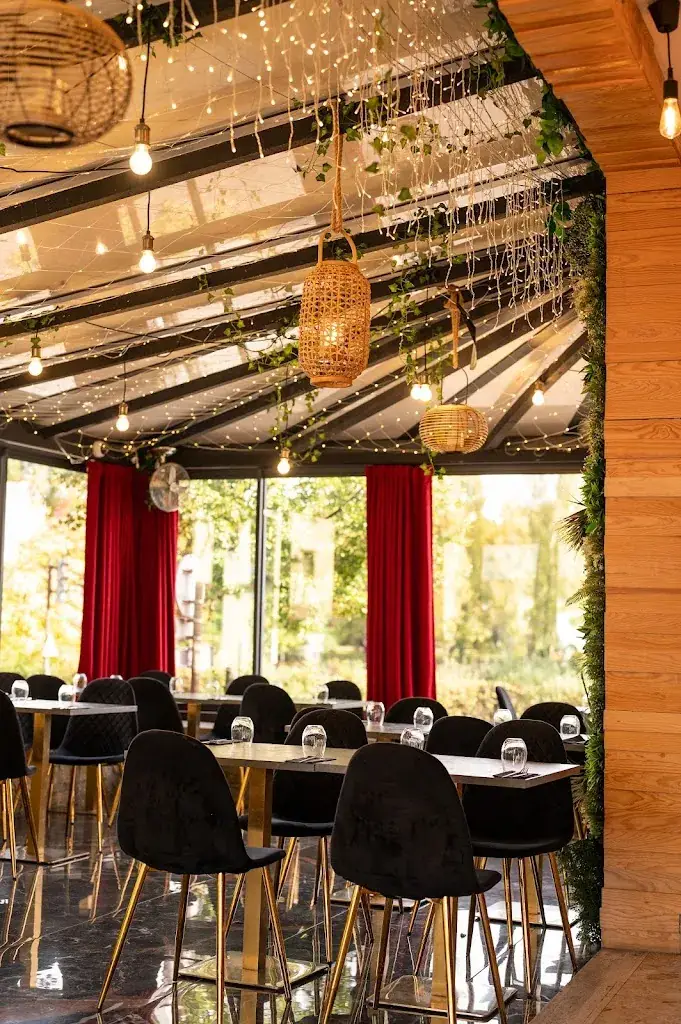 La Veranda restaurant in Mantes-la-Jolie