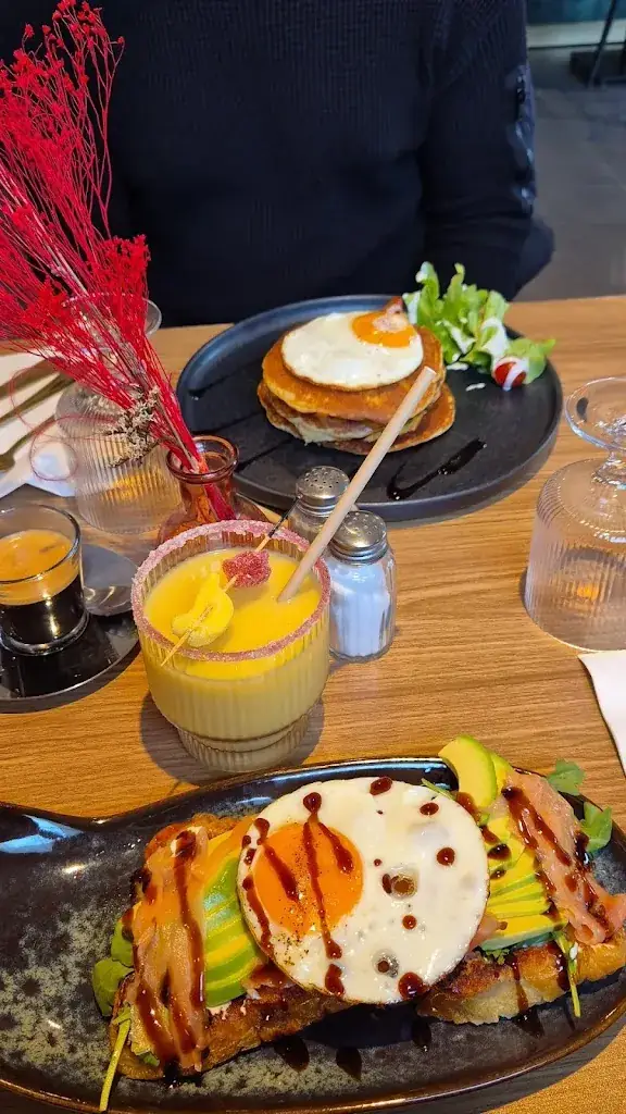 Cécilia_Le Sunset_Villecresnes_review