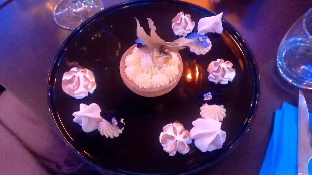 Alejandra Galarza_Les Artistes_Massy_review