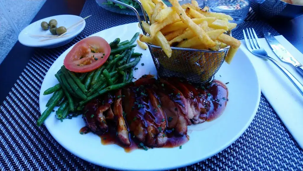 Les Artistes_Massy_slider_image_3