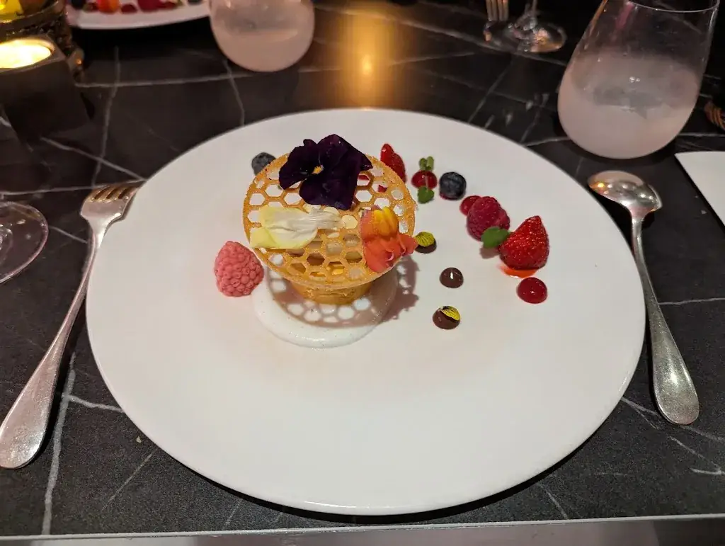 Yuriy Tyukhnin_Le Village Tomohiro_Marly-le-Roi_review