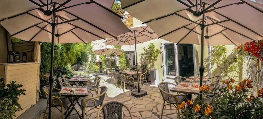 Au Coin du Parc restaurant in Marly-le-Roi