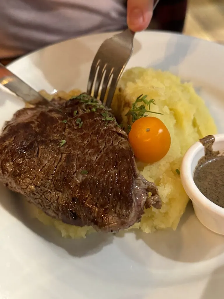 La Caleche Restaurant_Marcoussis_slider_image_3