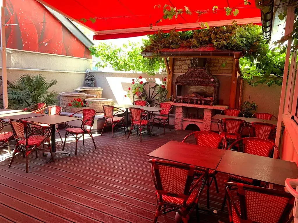 Restaurant La Rose Rouge Decines restaurant in Décines-Charpieu