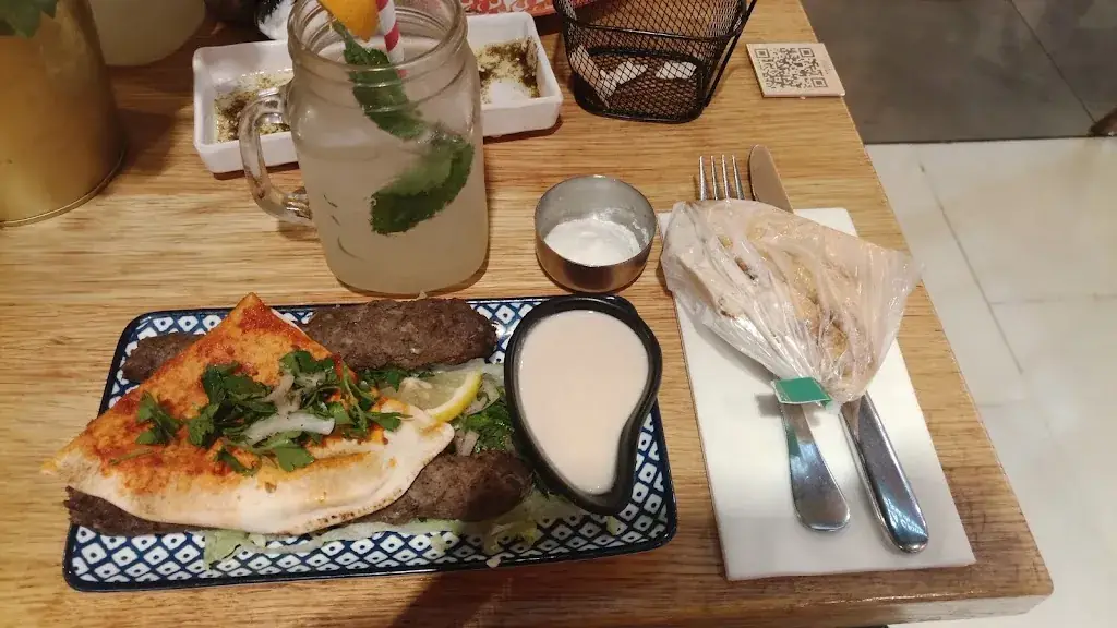 Daniel_La cantine libanaise - Carré Sénart_Lieusaint_review