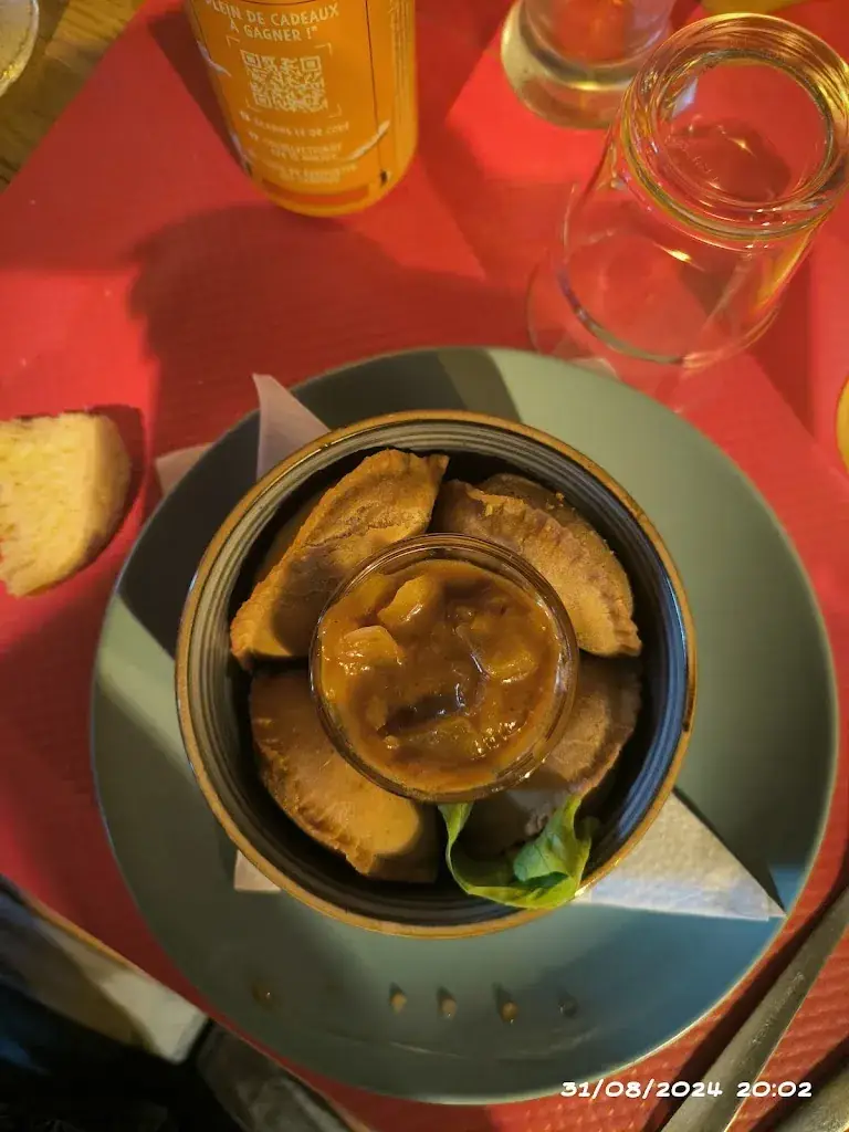 Caroline Dusellier_L'international_Melun_review