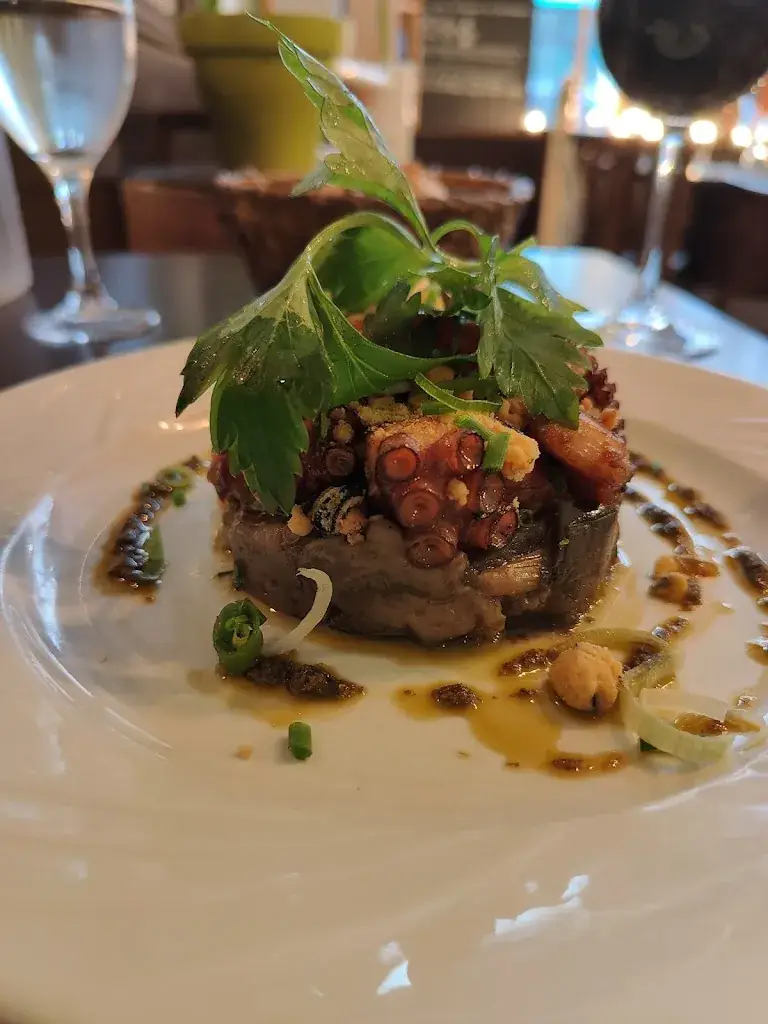 Yingzhuo Zhou_Le bistrot de Lola_Levallois-Perret_recensione