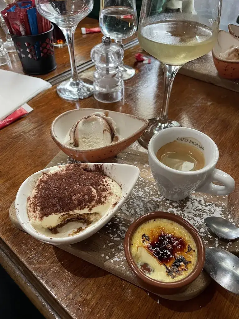 Cornelia Ghetu_Le Figuier_Levallois-Perret_recensione