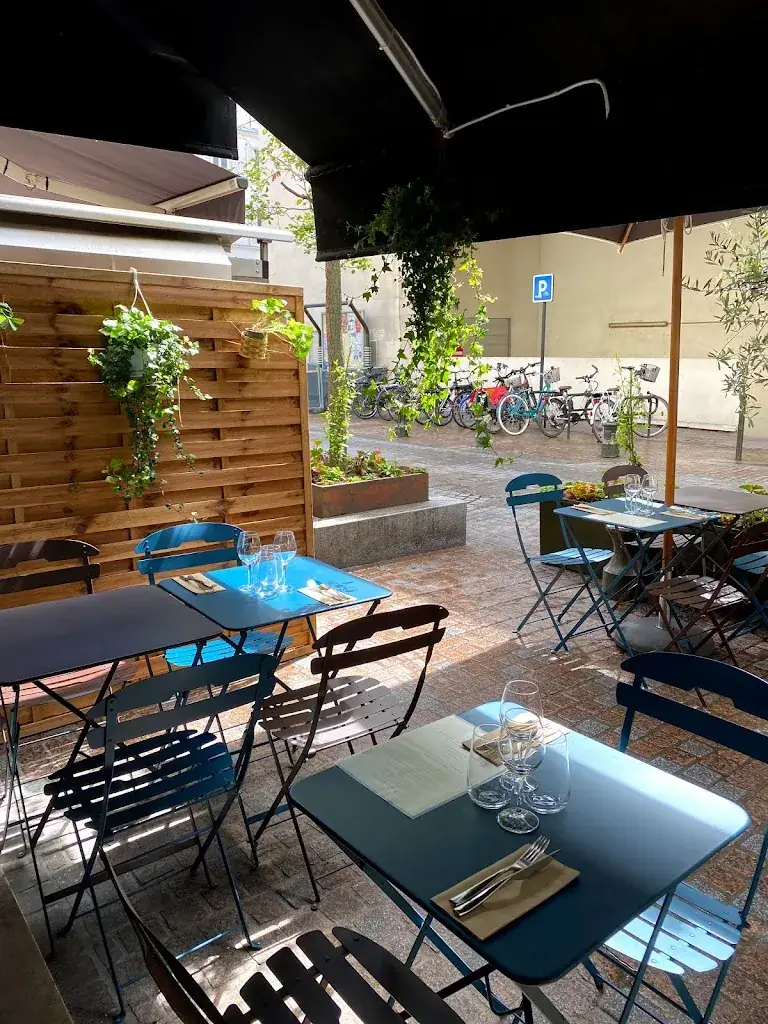 Le Court Bouillon restaurant in Levallois-Perret