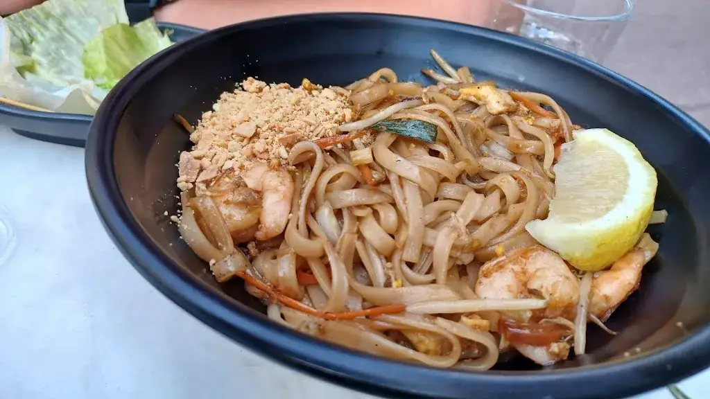 Marc Rashford_Phuket town_Levallois-Perret_review