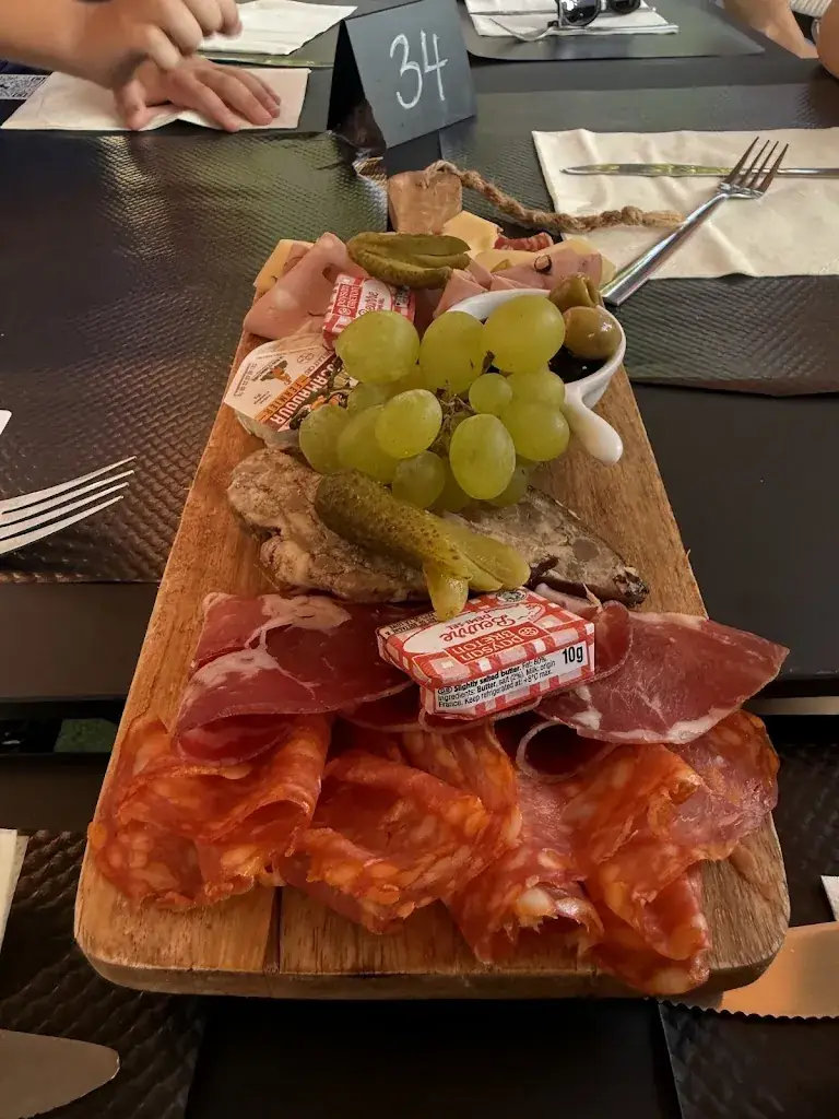 ADN AUTO 78_Restaurant La Guinguette De L'ile Du Roi Terrace Edge De Seine Triel Rive Gauche Médan_Triel-sur-Seine_review