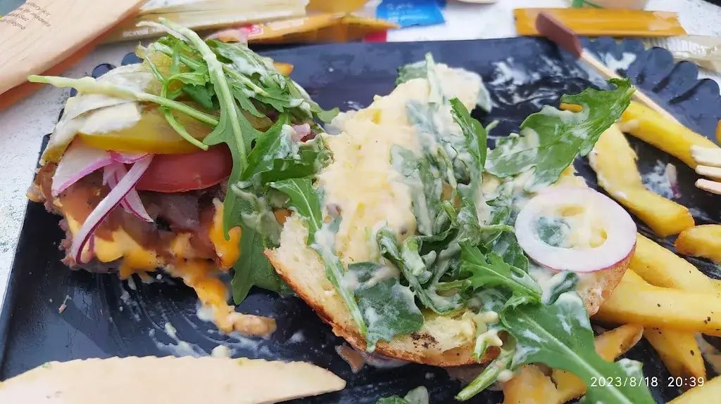 Alban “Alban V” V_Restaurant La Guinguette De L'ile Du Roi Terrace Edge De Seine Triel Rive Gauche Médan_Triel-sur-Seine_review