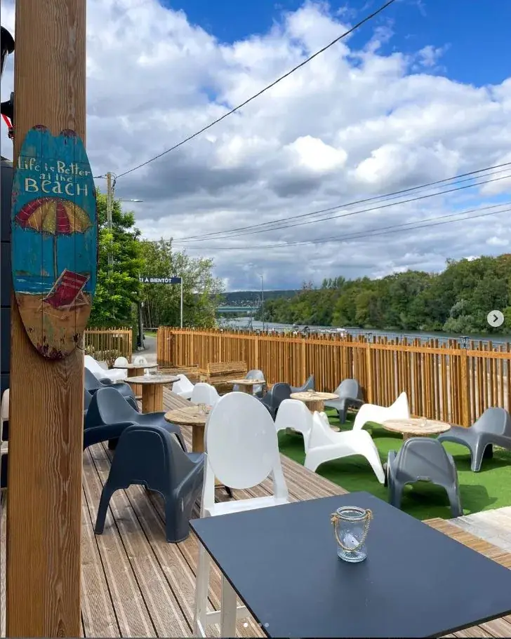 Restaurant La Guinguette De L'ile Du Roi Terrace Edge De Seine Triel Rive Gauche Médan_Triel-sur-Seine_slider_image_1
