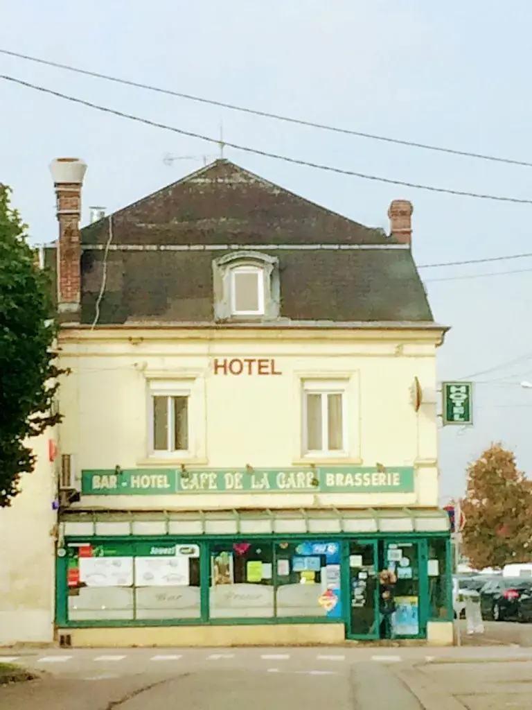 victor giverny_Hôtel Brasserie des 2 gares_Mézières-sur-Seine_review