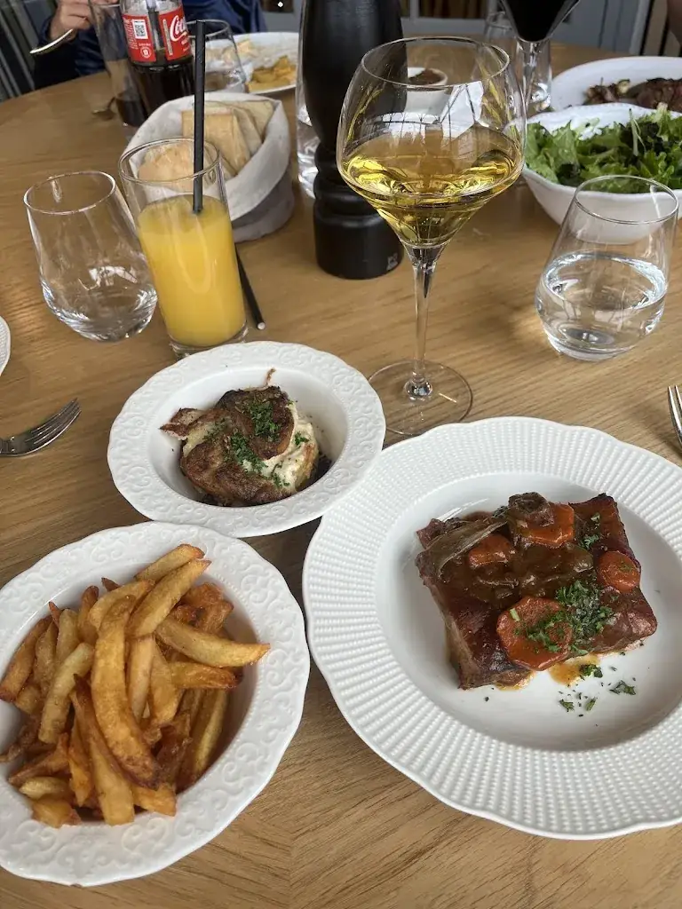 Nelly MEKA_Le Bleu Saignant_Poissy_review