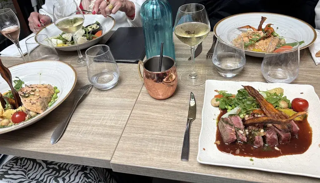 Sol Y Luna_Verneuil-sur-Seine_slider_image_3