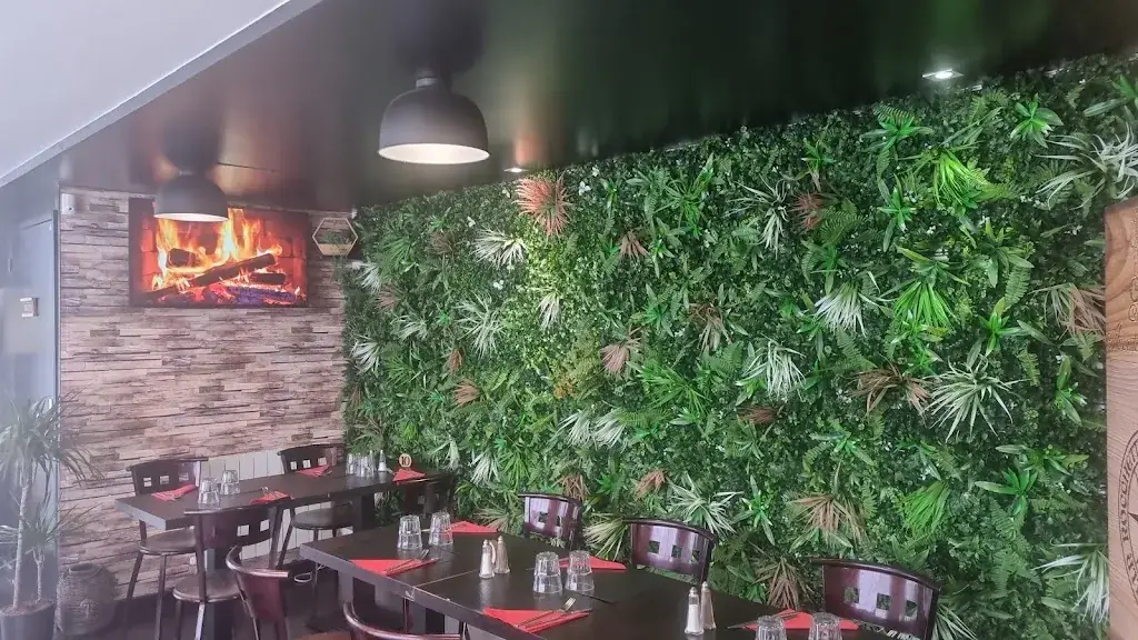 LA FABRIQUE DE JULIEN restaurant in Magny-en-Vexin