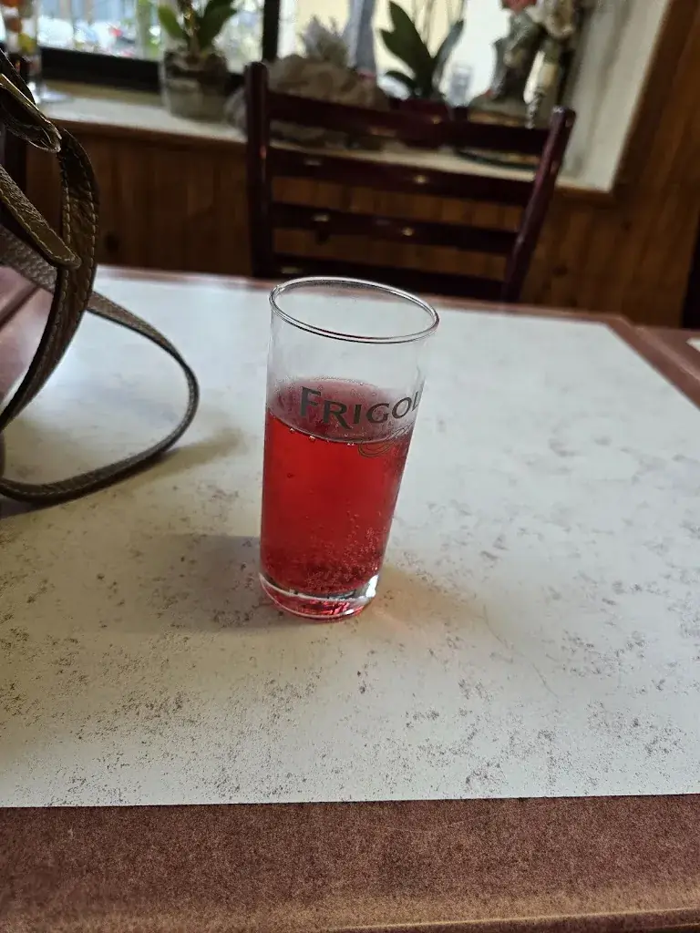 virginie haguenauer_Cafe Francais_Magny-en-Vexin_review