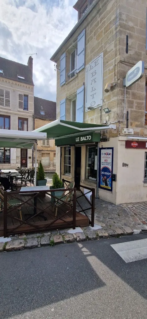 Le Balto brasserie tabac restaurant in Magny-en-Vexin