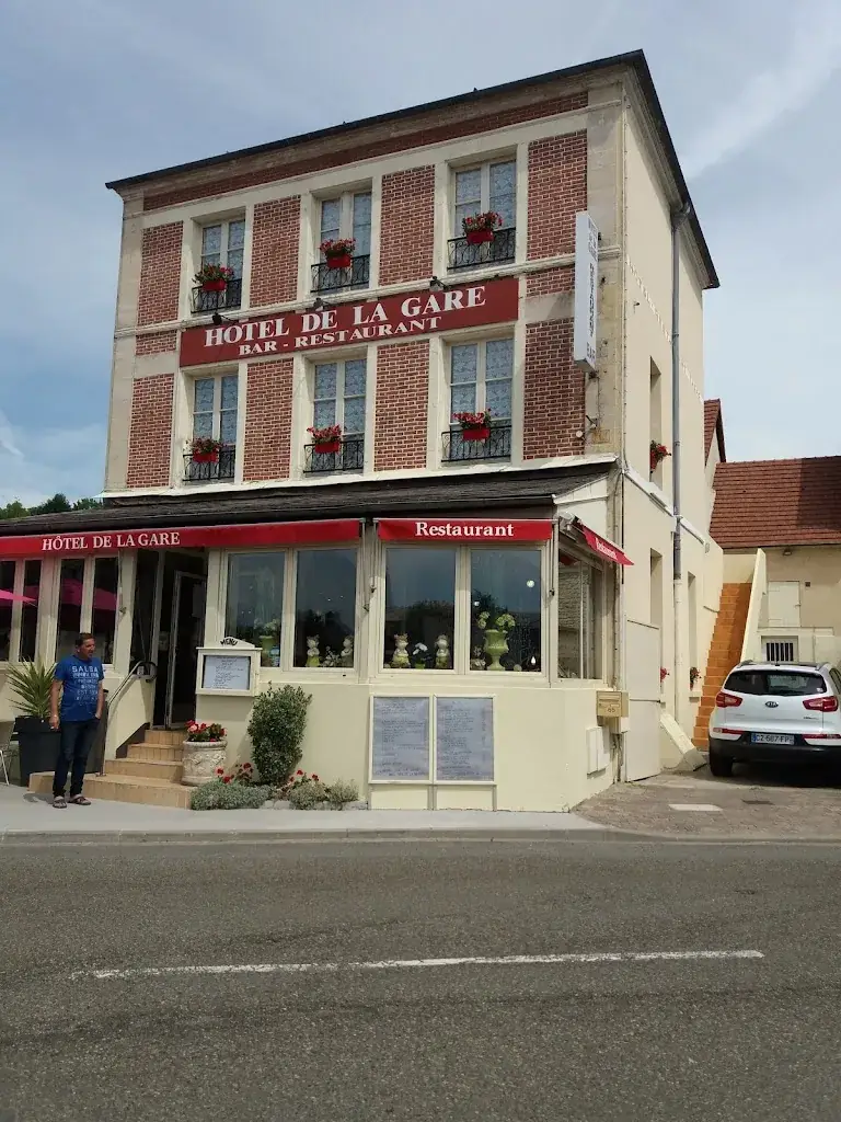 HOTEL DE LA GARE restaurant in Magny-en-Vexin