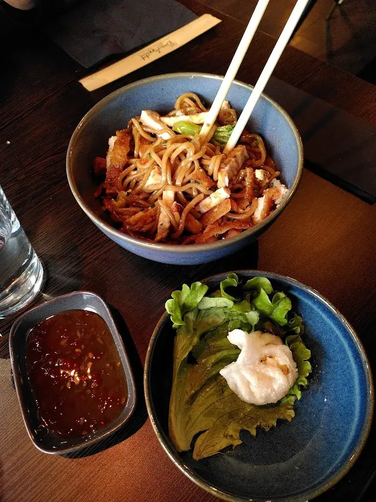 Laura P._Nooshi's - Noodles & Sushis_Montereau-Fault-Yonne_review